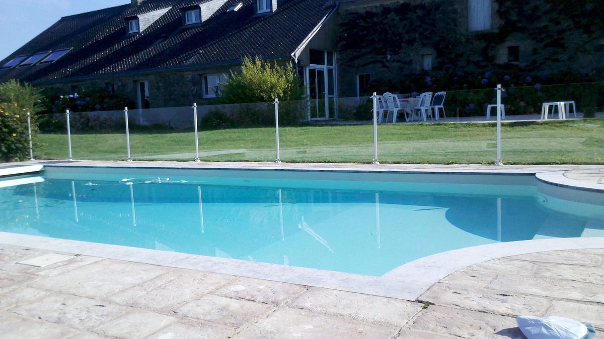 Berric House | Farmhouse heated pool sleeps 11 5 bedrooms