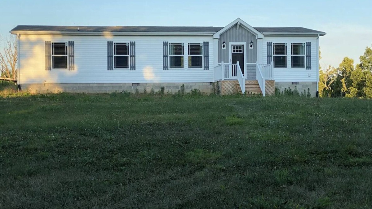 Sharpsburg Other | Farmhouse in Amesville Ohio 20 minutes from Athens.