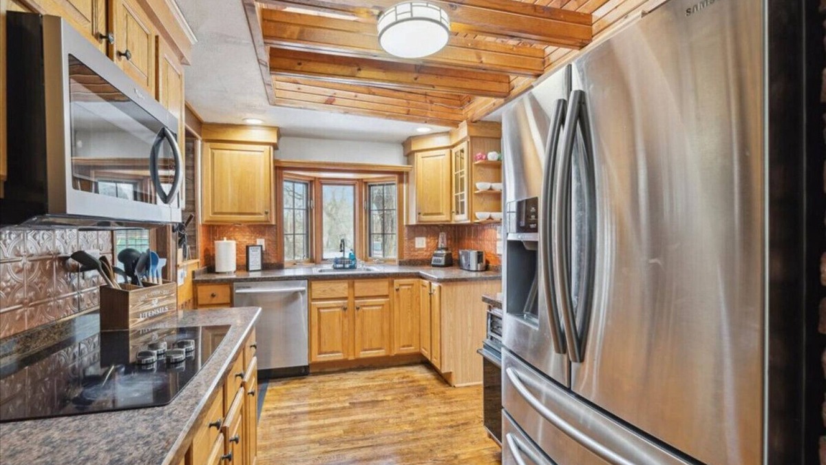 East Leroy House | Farmhouse in Battle Creek