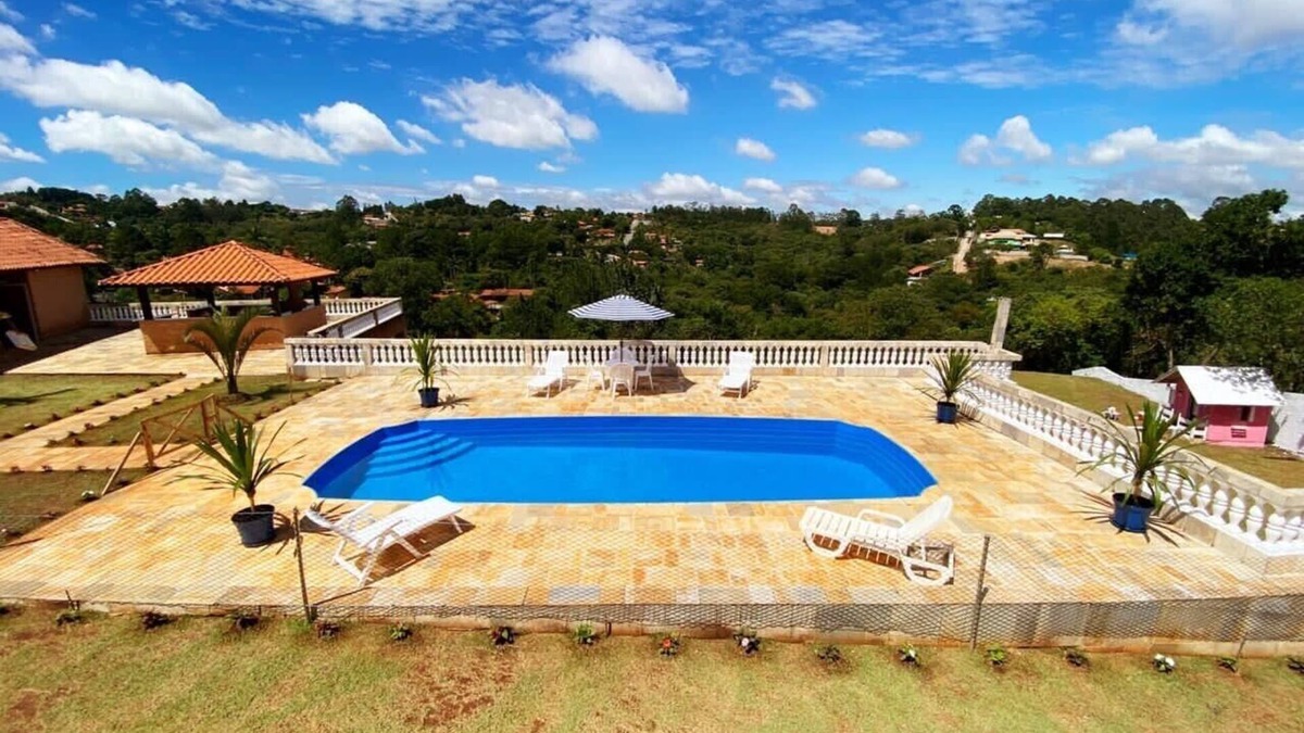 Mairinque House | Farmhouse in condominium with ample space, barbecue and pizza oven.