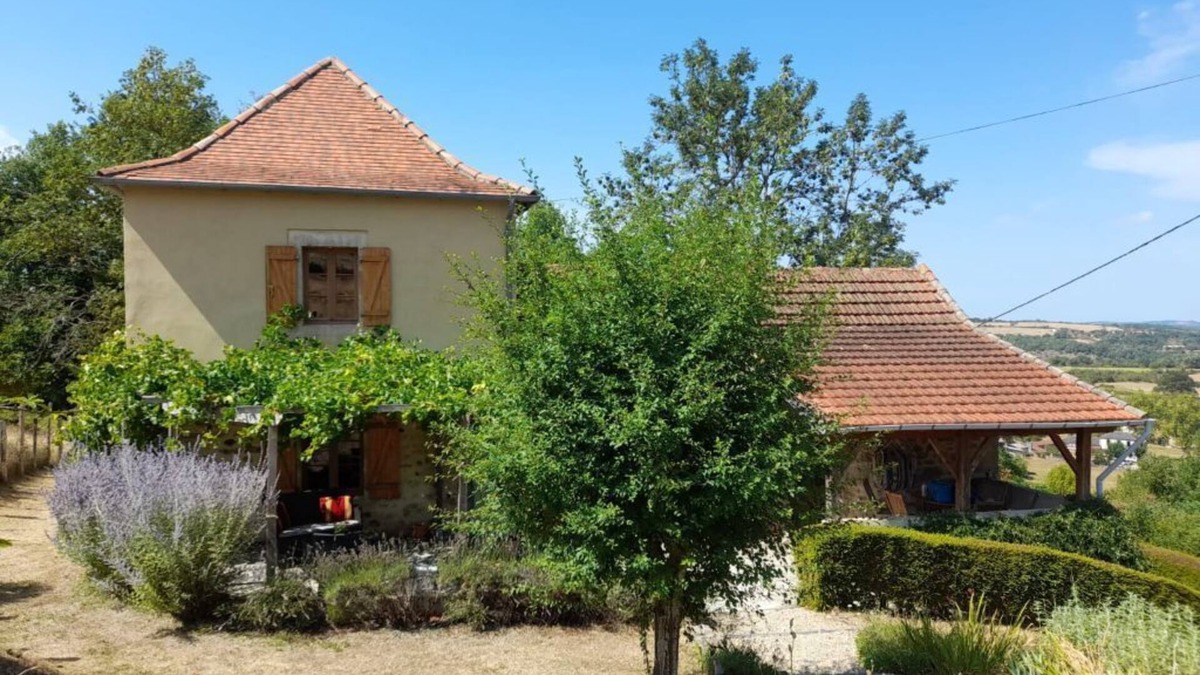 Villeneuve d'Aveyron Villa | Farmhouse in countryside, pet friendly, private pool, sleeps 6