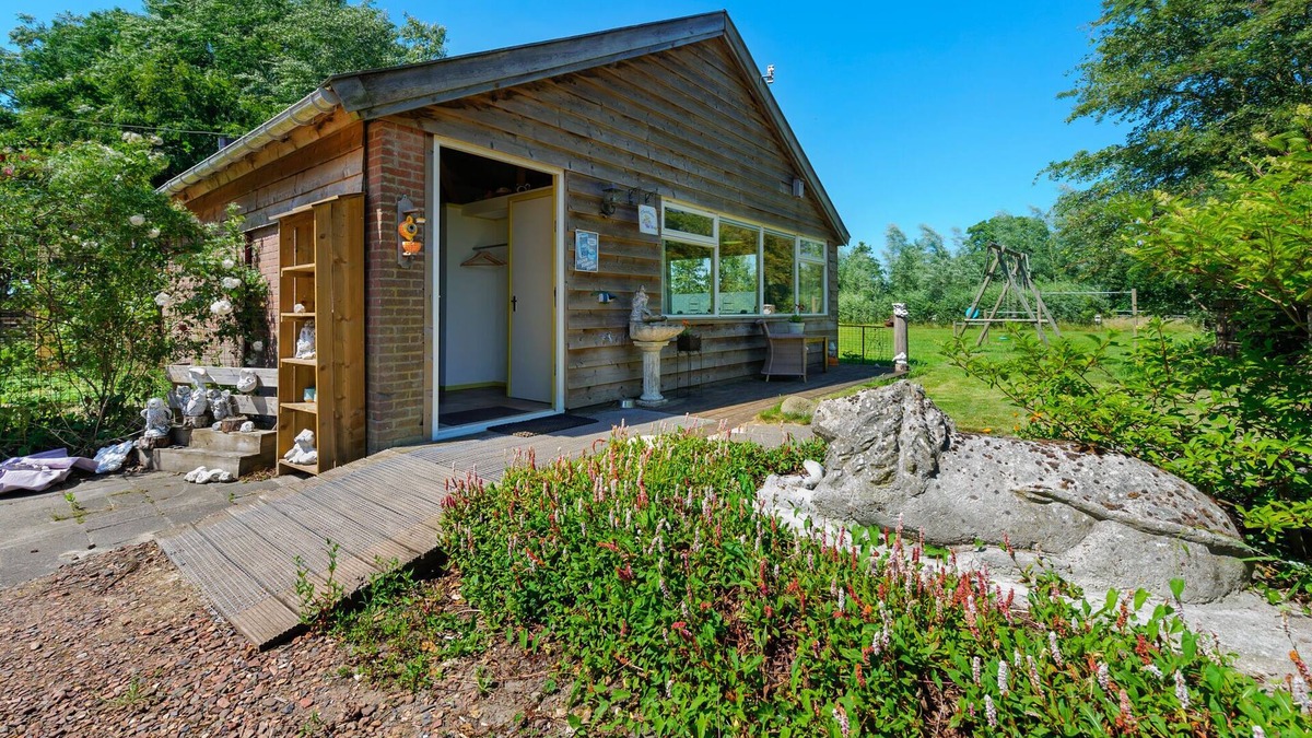 Hoogzand House | Farmhouse in Eastermar near De Leijen River