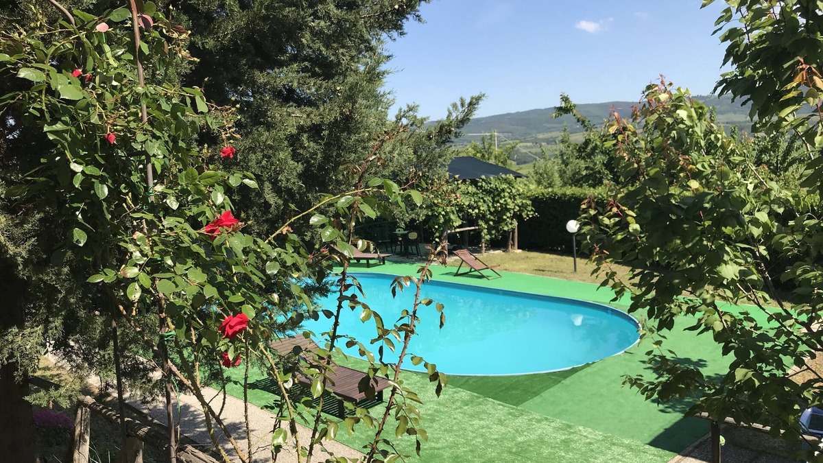 Montenero House | Farmhouse in the Countryside