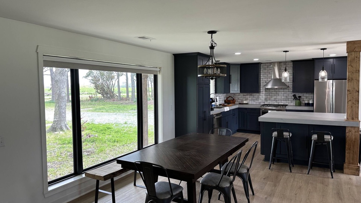 Howell House | Farmhouse in McCrory, Arkansas on 5 acres is a cozy retreat. Witness the Eclipse