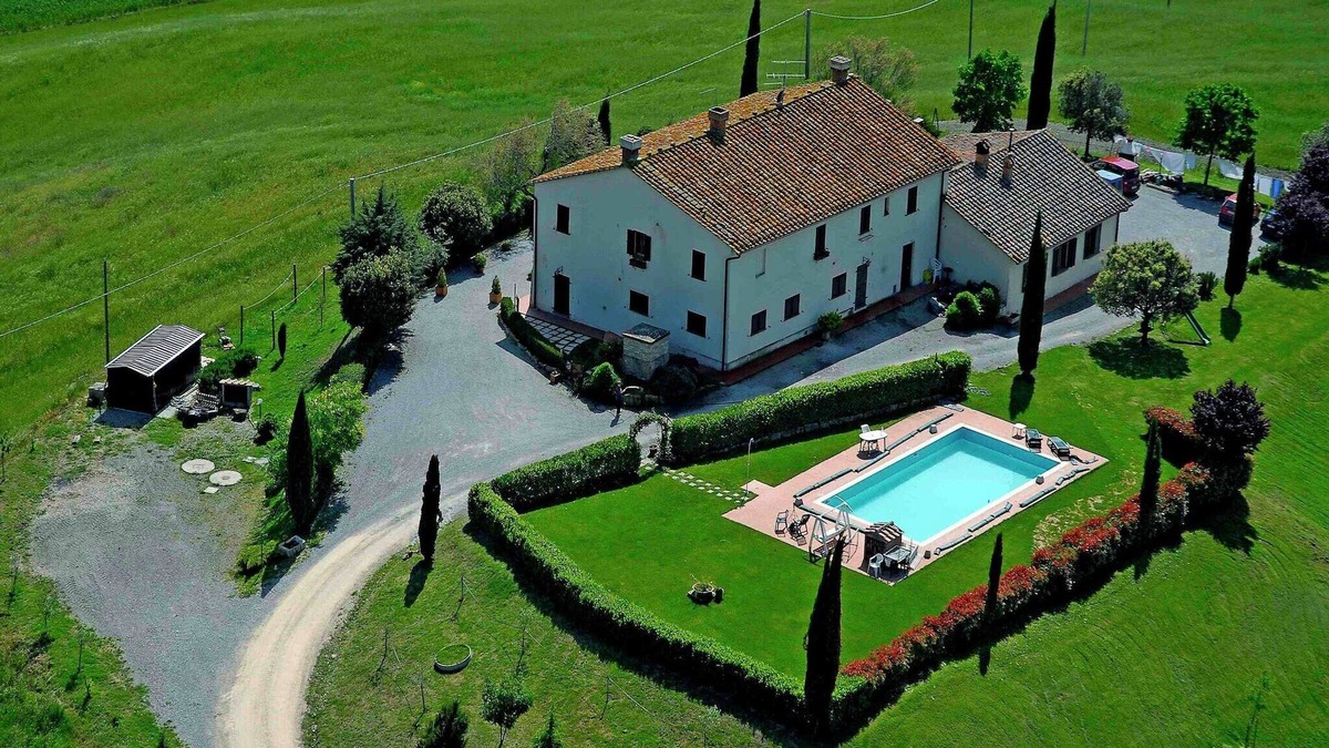 Gallina Apartment | Farmhouse in Pienza with Pool and Views
