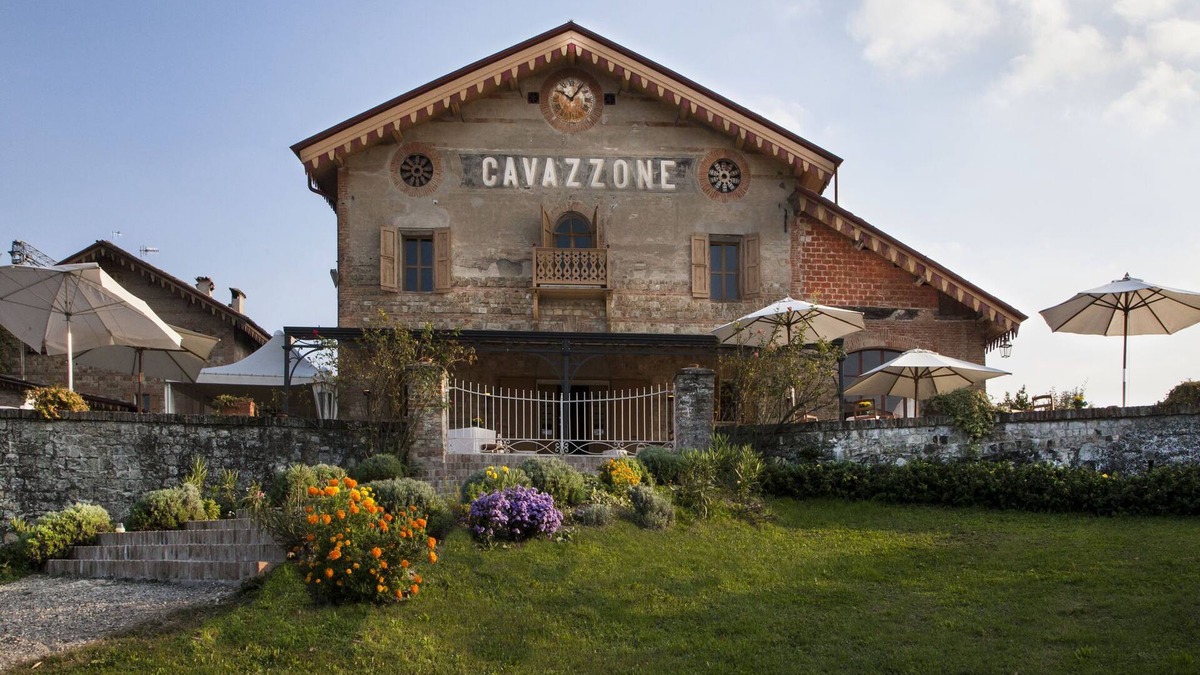 Viano Apartment | Farmhouse in Reggiano with Scenic Garden