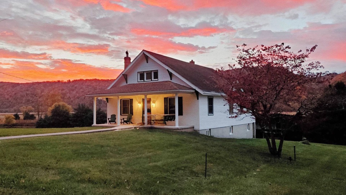 Romney House | Farmhouse in the South Branch River Valley with idyllic views and country charm