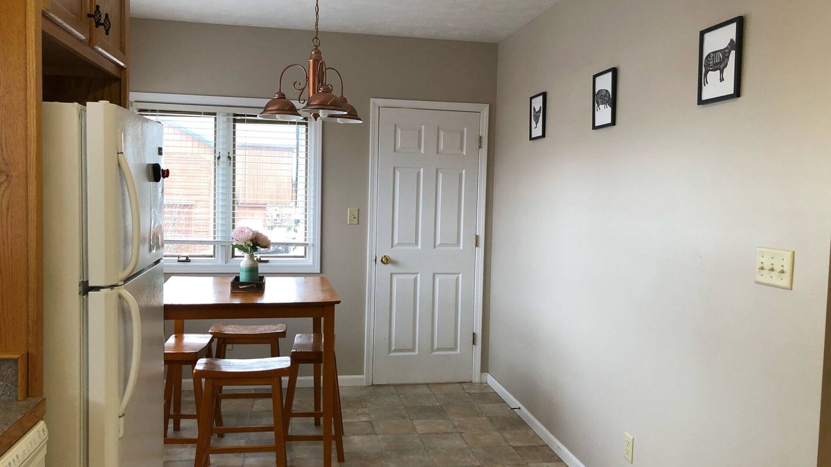 Geneva House | Farmhouse in the vineyards! Sleeps 8!