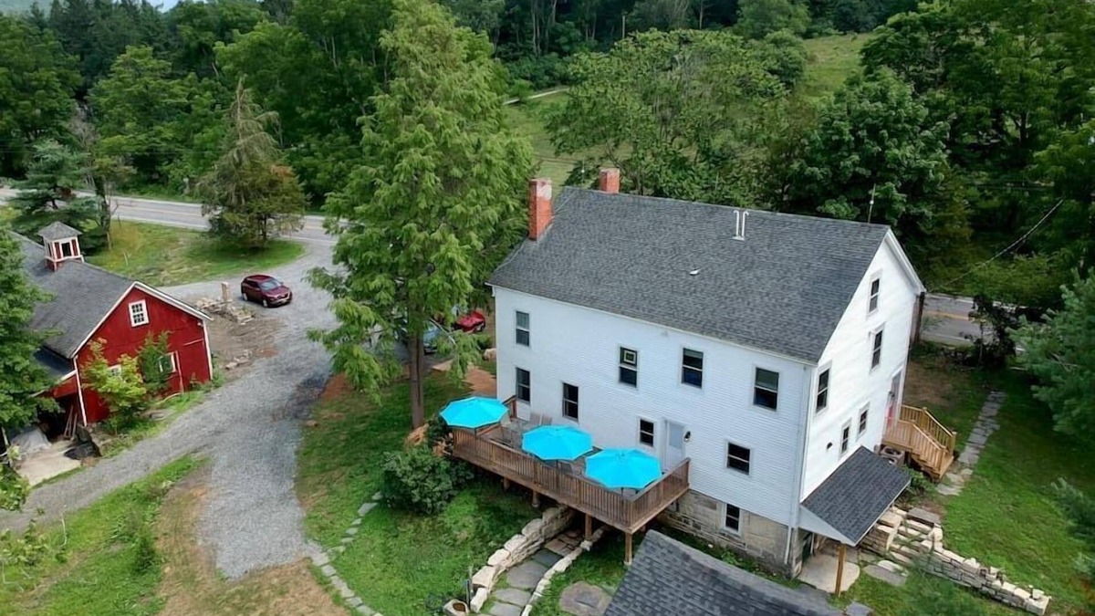 Chester House | Farmhouse in Warwick Valley!