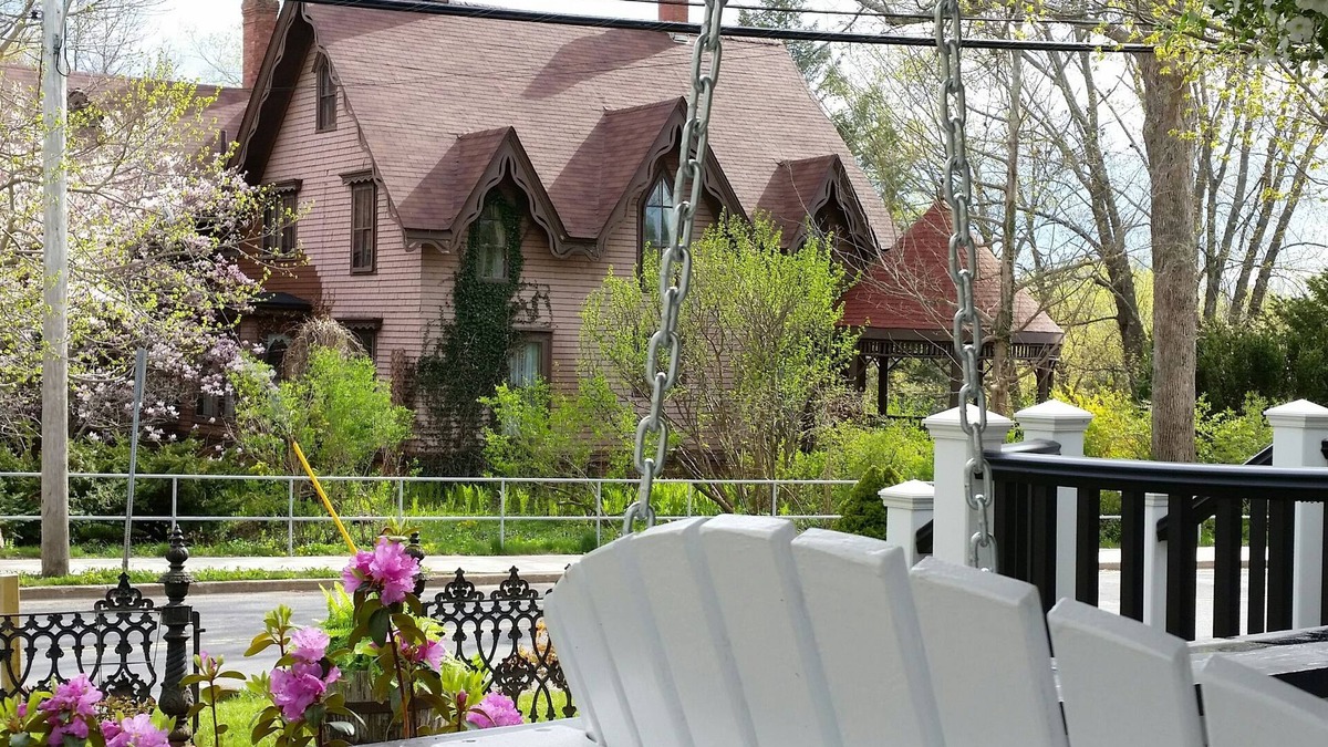 Canning Bed & Breakfast | Farmhouse Inn B&B