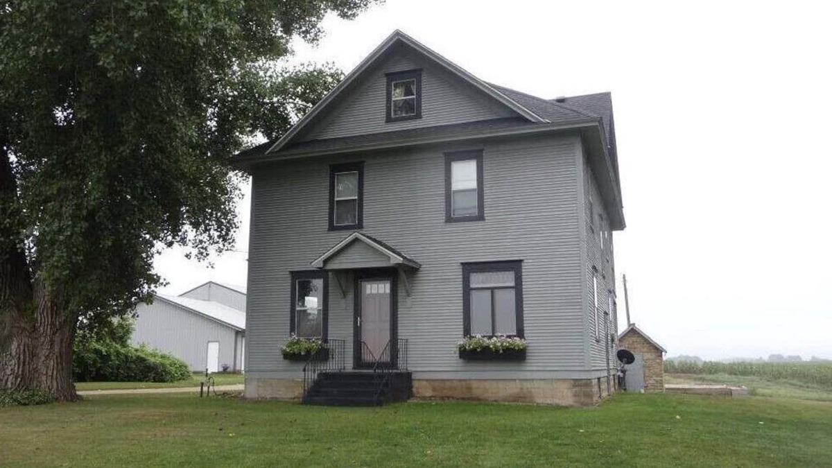 Cannon Falls Other | Farmhouse Inn - beautiful 1917 farmhouse set on 150 acres of farmland.
