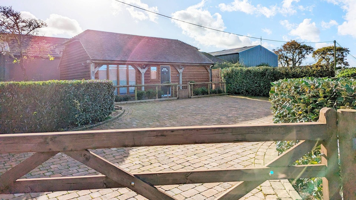 Woolbeding Cottage | Farmhouse Lodge - a lodge/cabin that sleeps 2 guests in 1 bedroom