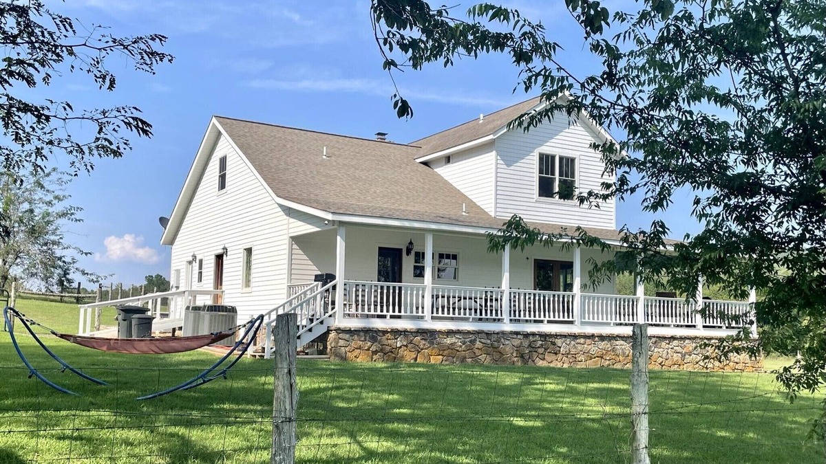 Mountain View House | Farmhouse on 150 acres, great family or hunters' getaway, 15 minutes from town!