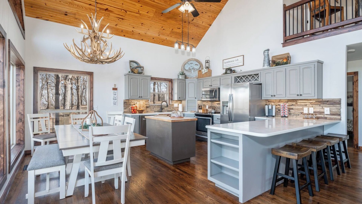 Bixby Other | Farmhouse on 160 Acres | Stocked Lakes | Firepit | Trails | 30 minutes to Tulsa