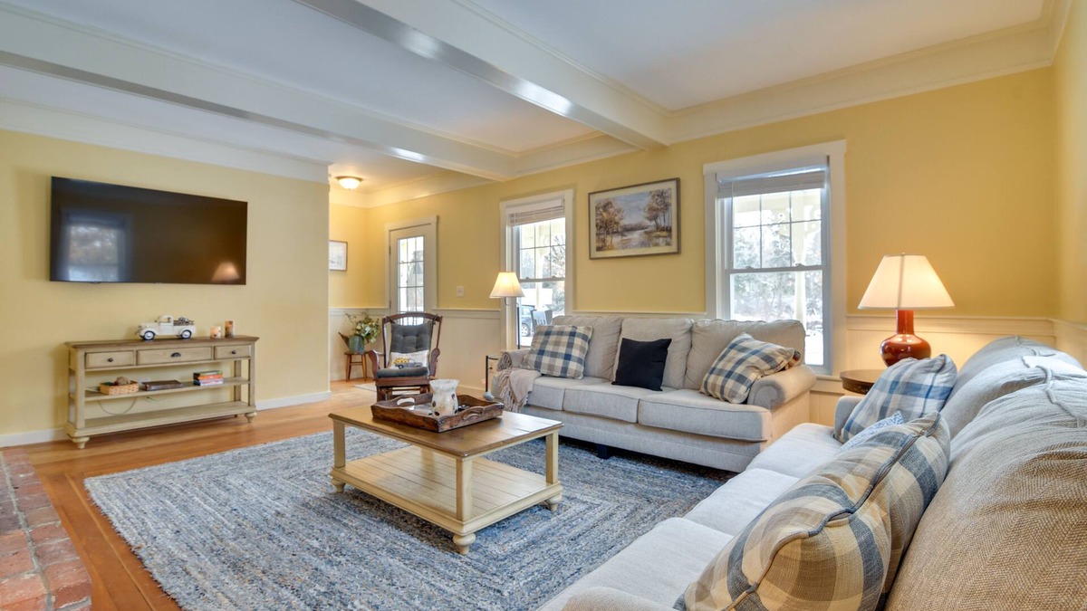 Bethlehem House | Farmhouse on Ammonoosuc River Near Cannon Mountain