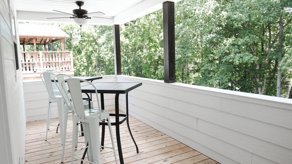 Scottsville House | Farmhouse On Barren River Lake
