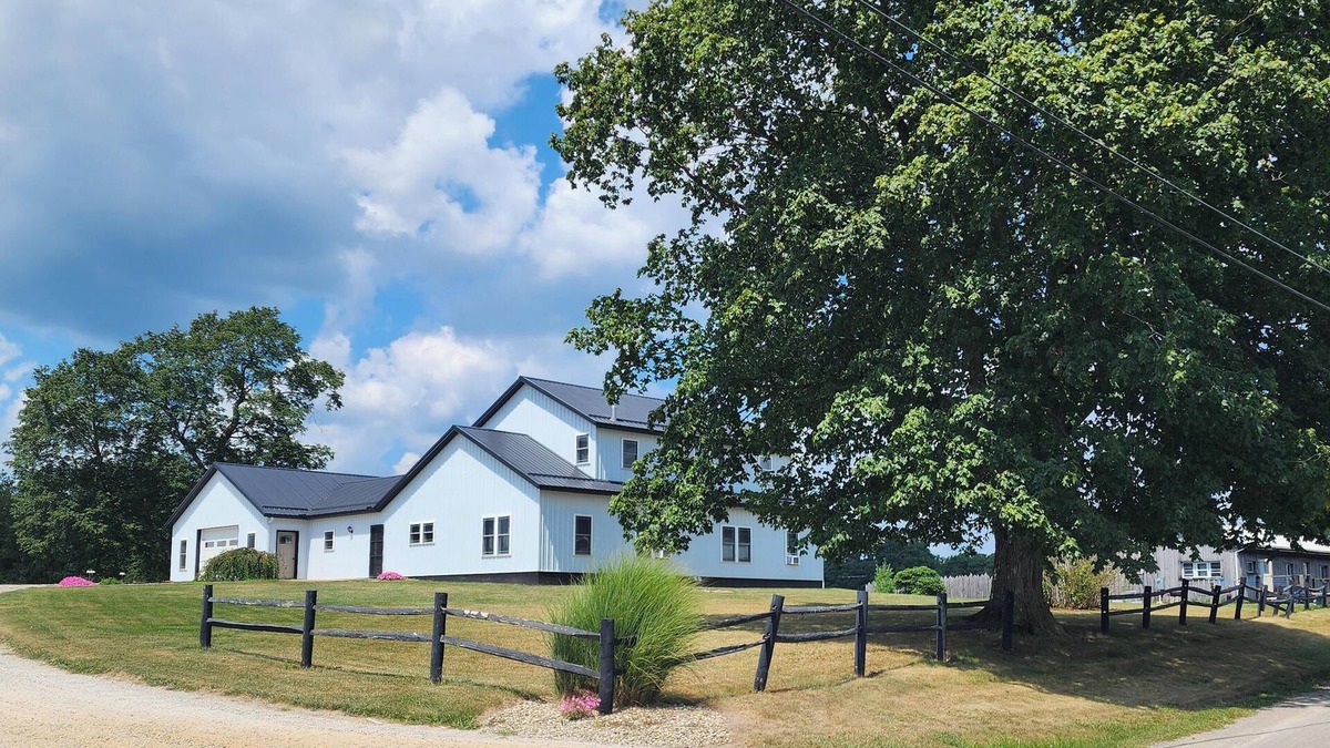 Keene Other | "Farmhouse on the Edge" a spacious farmhouse centrally located near AdamsvilleOH