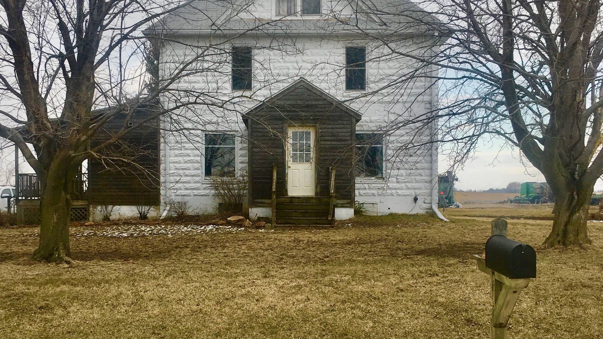 Viroqua Other | Farmhouse stay the Driftless way 3 mi from VRQ: walking trails, yoga room, views
