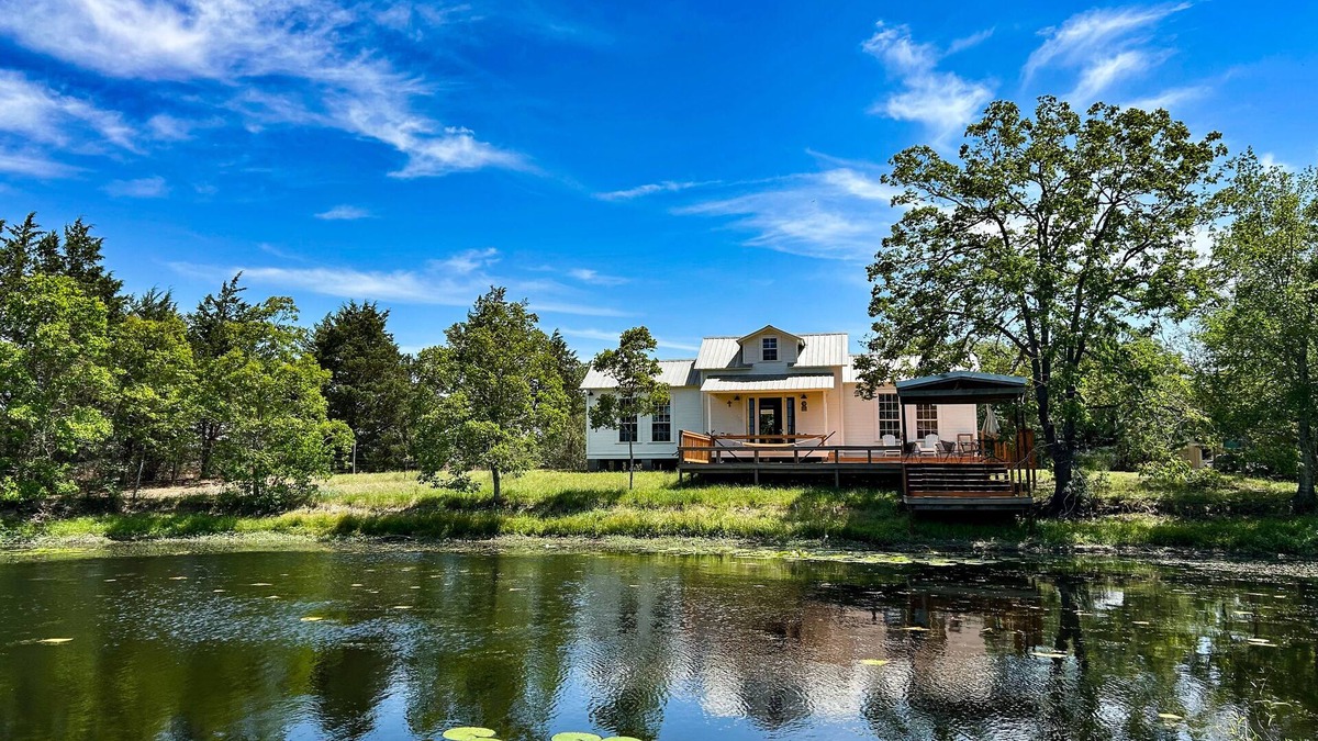 Ledbetter Other | Farmhouse + Studio 15 Mins to Round Top