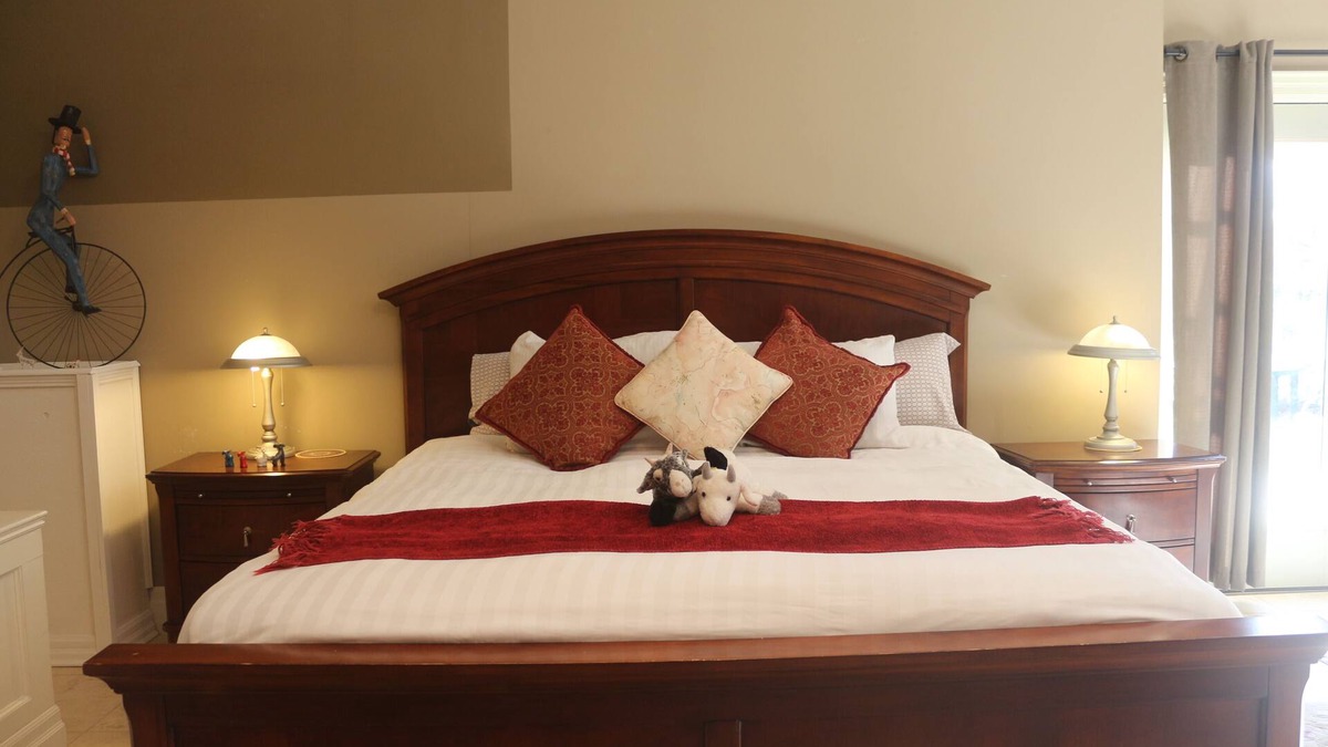 Port Hope Bed & Breakfast | Farmhouse Suite at Haute Goat Farm in historic Port Hope 1 hour from Toronto