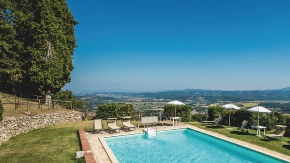 Cetona Villa | Farmhouse up to 21 guests in panoramic position