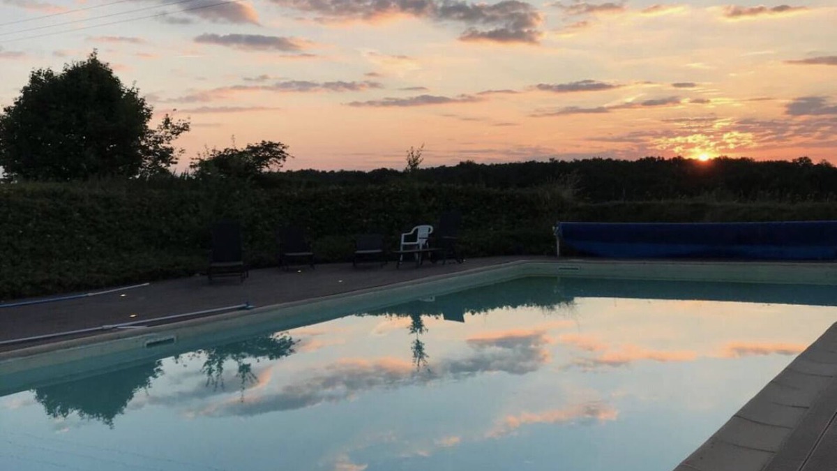 Rueil-la-Gadeliere Cottage | Farmhouse with billiards, swimming pool and sauna 100 km from Paris