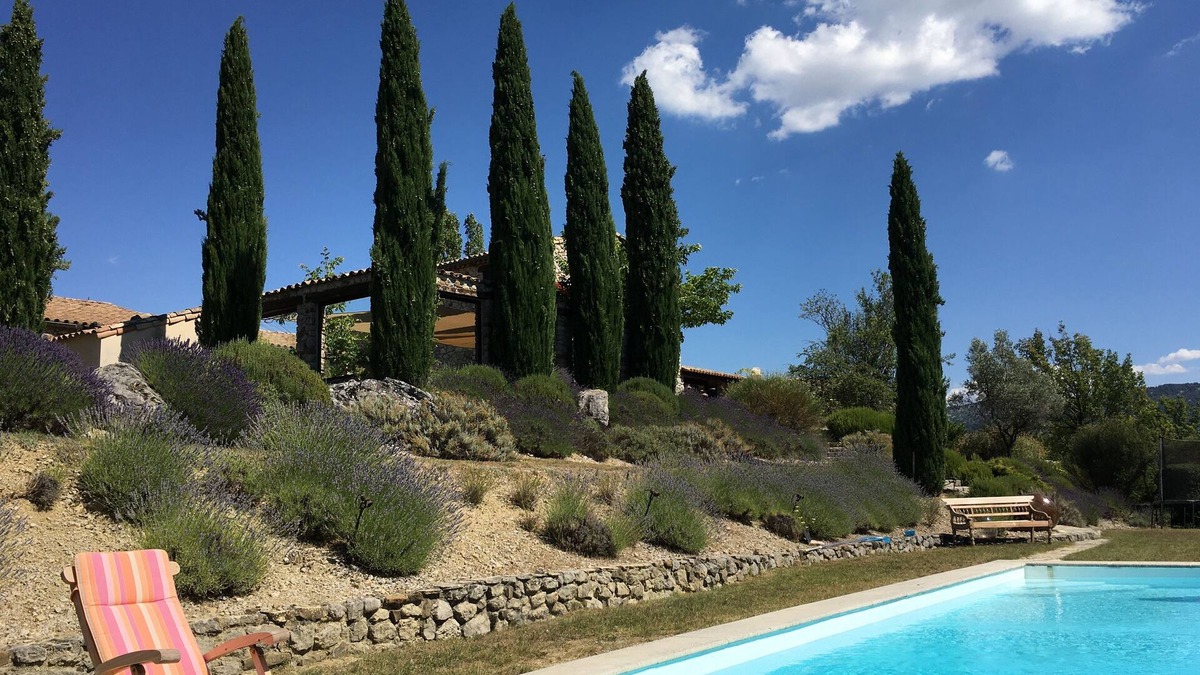 Le Poet-Sigillat House | Farmhouse with heated swimming pool & private tennis court sleeps 14