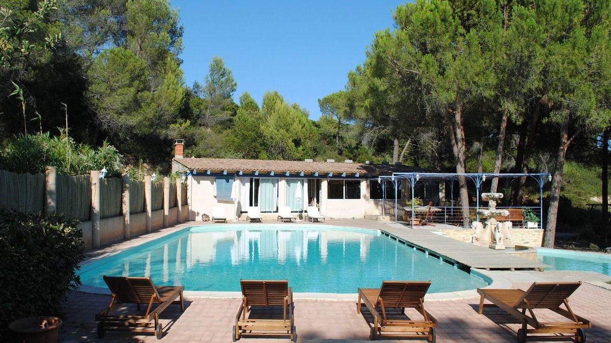 Clarensac Other | Farmhouse with pool, near Nimes, for 10 people, ideal family gathering.