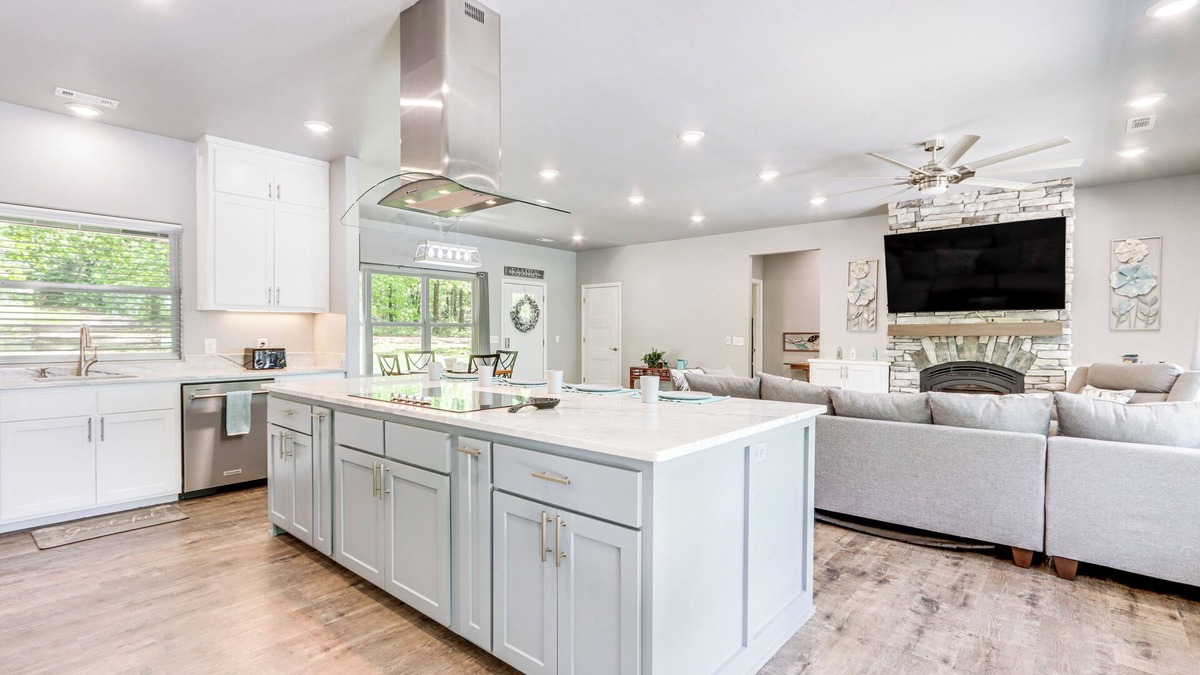 Farmington Villa | Farmington Villa: Pool, 5 Mi to Razorback Stadium