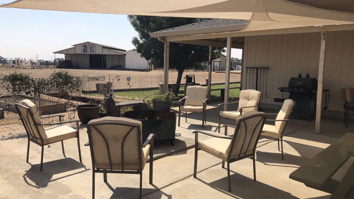 Red Bluff House | Farmstay in peaceful setting just outside of town.