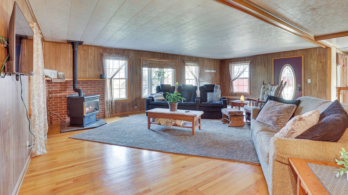 Dundee Cottage | Farmyard Stays Dundee Home Near Hiking