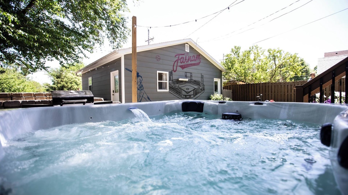 Southeast Omaha House | FarnamFieldhouse+HotTub+EpicGameRoom+FirePit+Mural