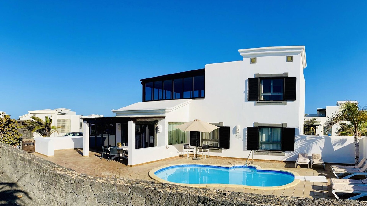 Montana Roja Villa | Faro Park, Luxury Villa (VV), heated pool, Sea views,500m shops/bars/restaurants