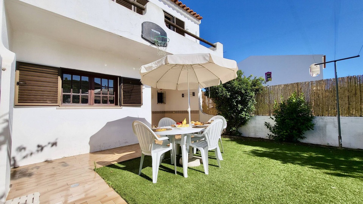 Gambelas Villa | FARO TERRACE VILLA by HOMING