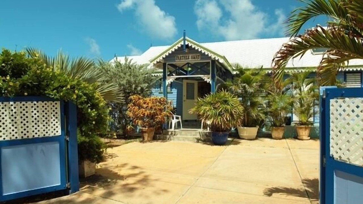 Whitehaven Cottage | Farther Away - A Cliff Top Cottage Overlooking Beautiful East Coast Beach