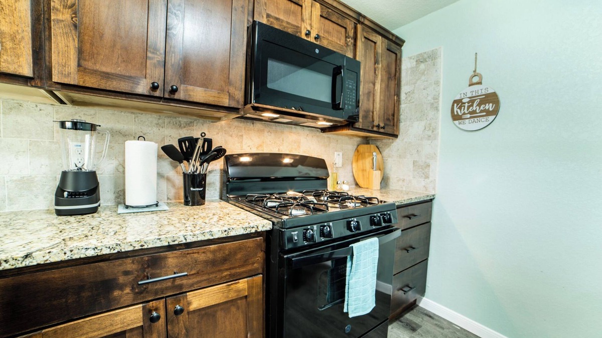 Near East Side Cottage | Fascinating 1br/1 BA Near Festive DT and Riverwalk