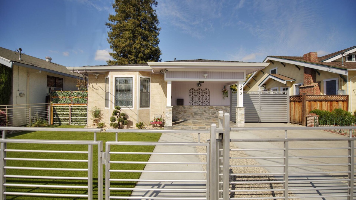Burbank House | Fascinating single house in heart of Silicon Valley! Business & Family friendly!