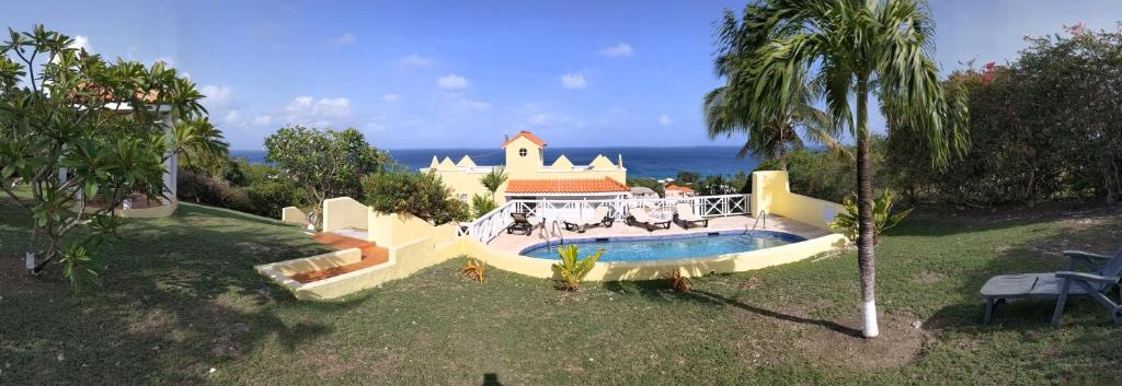 Fitts Village House | Fast Free WiFi, Pool, Stunning Sea Views