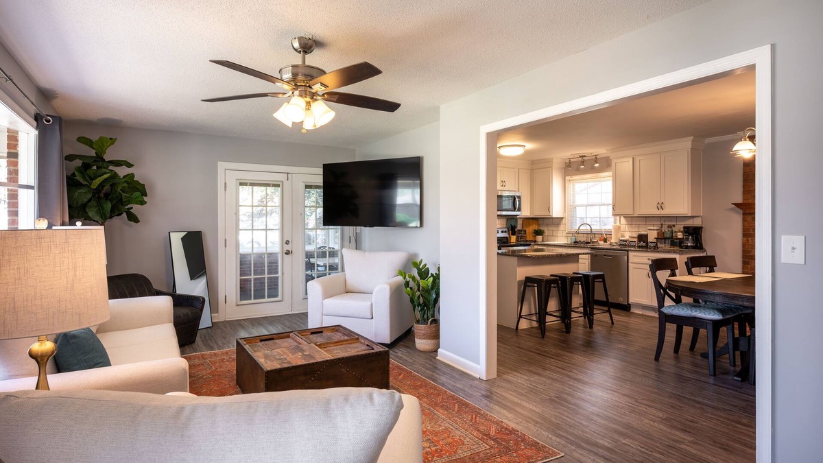 Clemmons House | Fast Internet - Minutes to Atrium Health WFBMC - Car Rental Option - Frog House