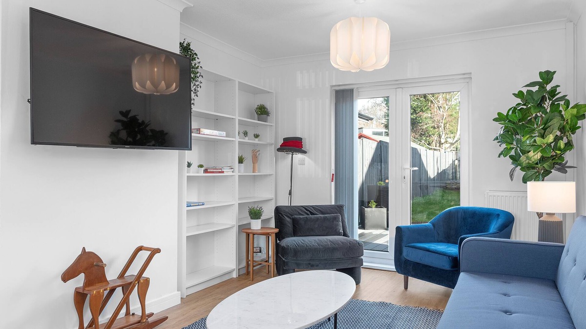 Severn Beach House | Fast Wi-Fi | Modern Amenities | IPTV | Alexa | Sleeps 8