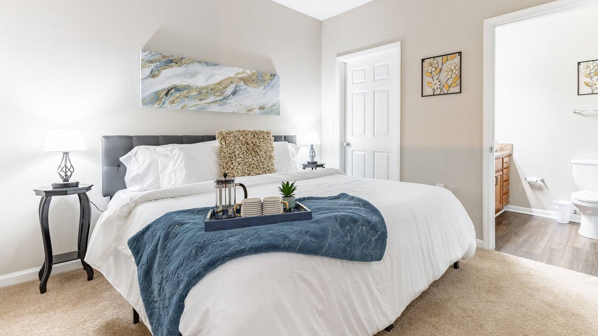 Huntsville Apartment | Fast WiFi, King Bed, Gym, Free Parking