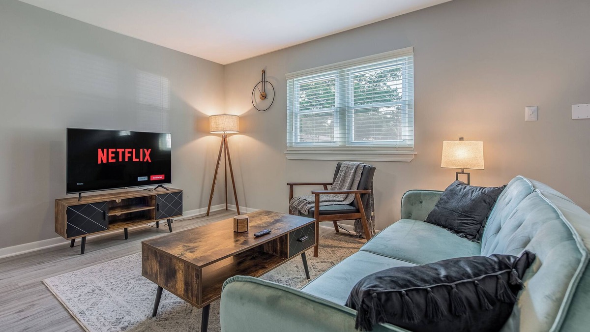 East Raleigh Apartment | Fast Wifi Newly Renovated ~ Downtown Raleigh