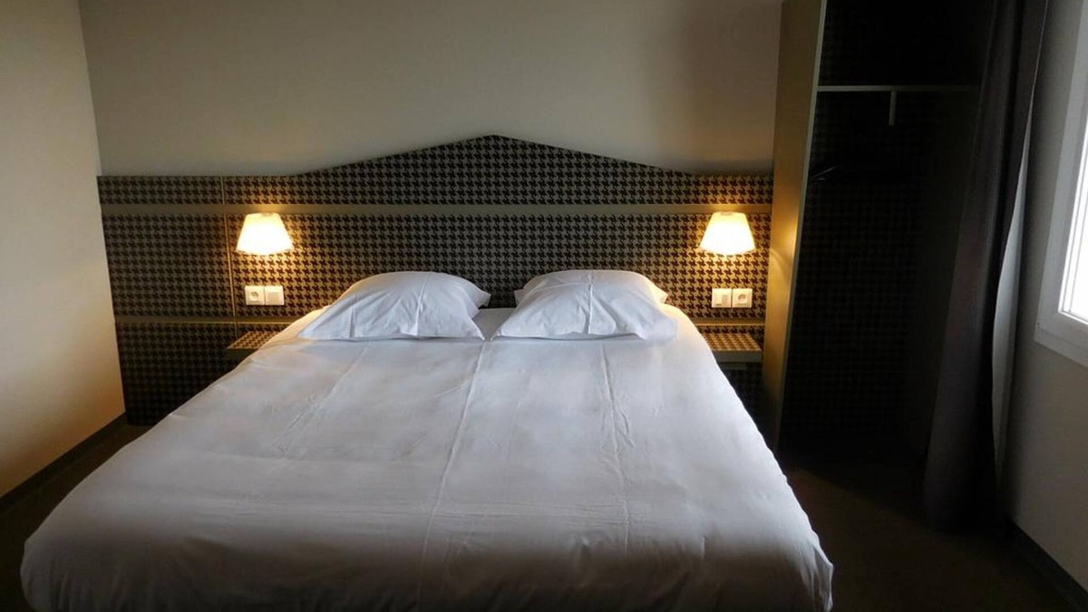 Montmarault Hotel | FastHotel Montmarault - Auberge du Grand Champ
