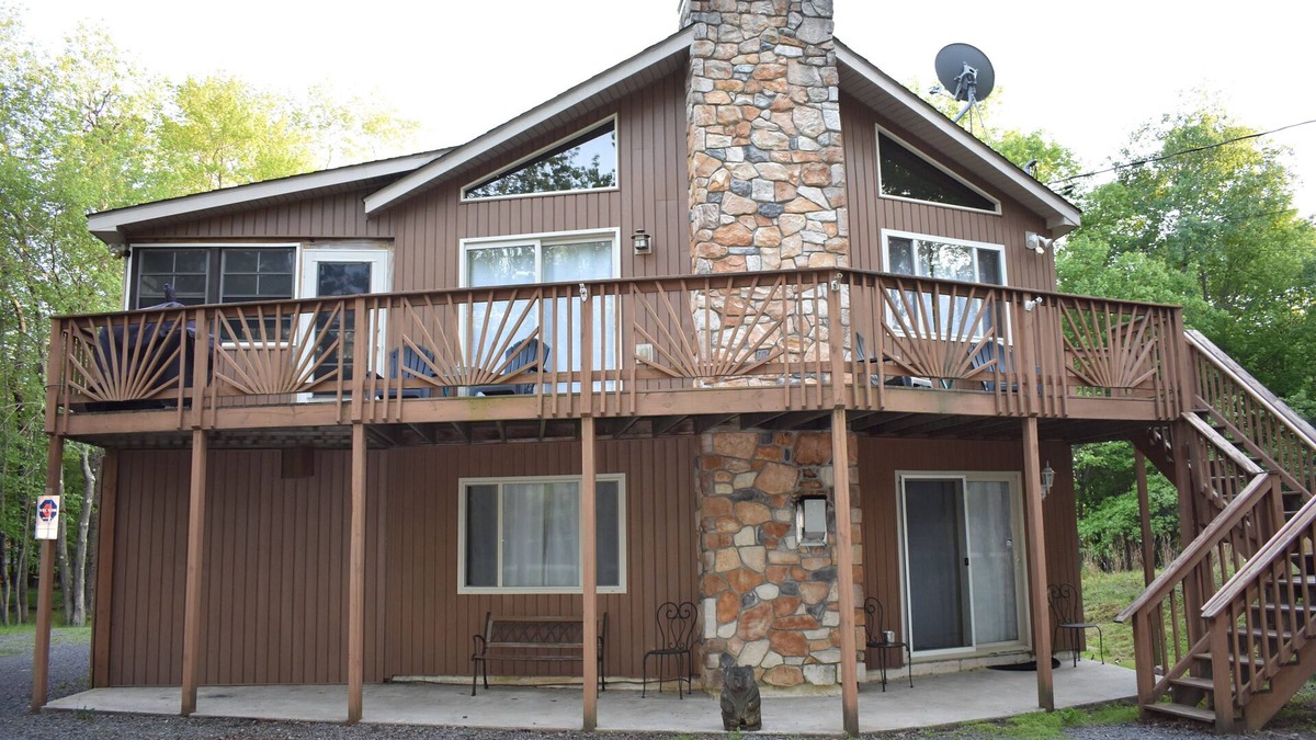 Briar Crest Woods Ski Chalet | Father's Day Getaway! Close to hiking, golf & Raceway!