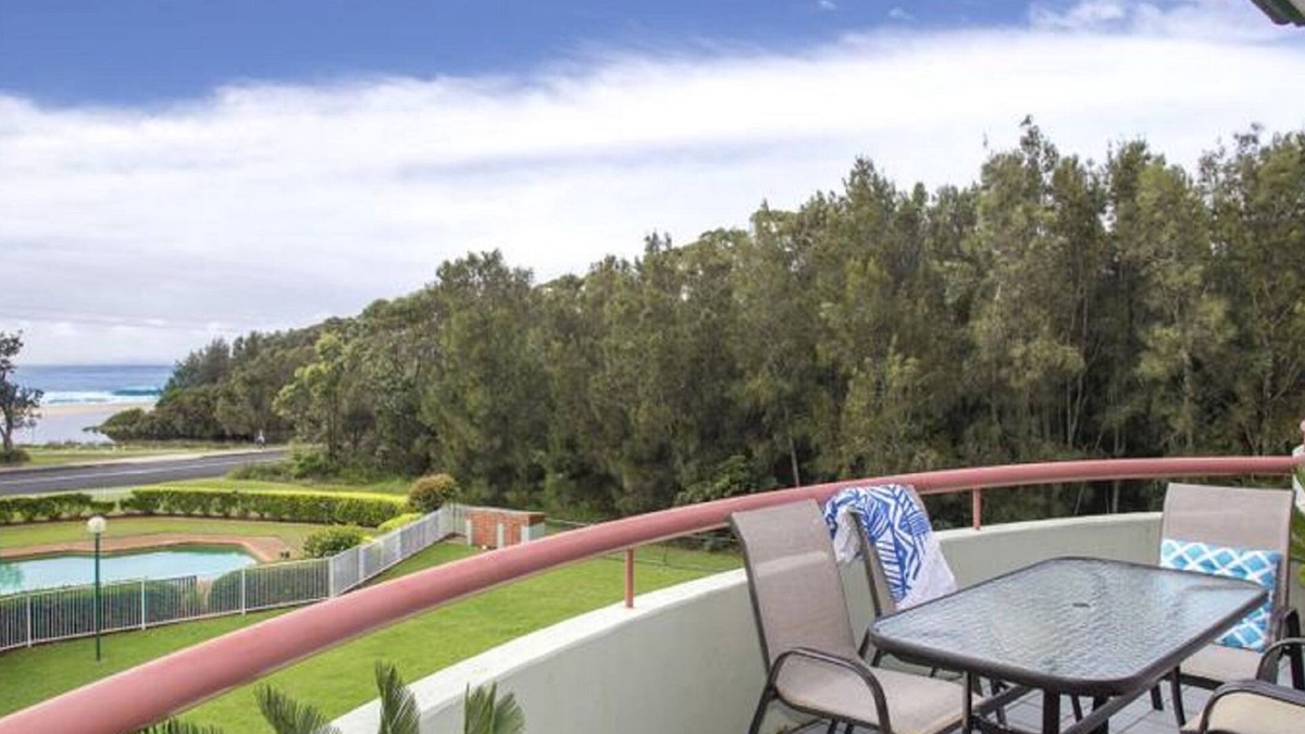 Mollymook Beach Apartment | Fathoms 15 Beach, pool, Tennis and Wifi Linen Provided