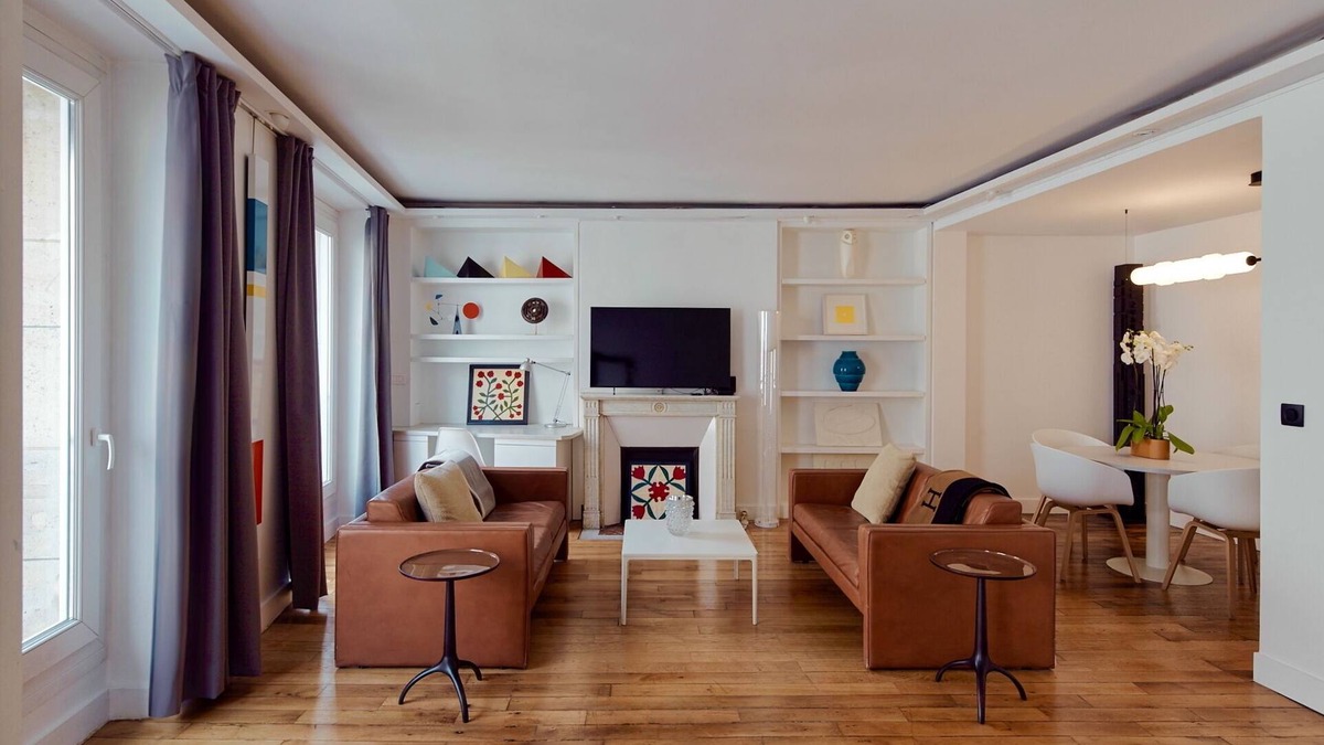 8th Arrondissement Apartment | Faubourg/Elysées, an elegant, two-bedroom apt. in Paris's best shopping area.
