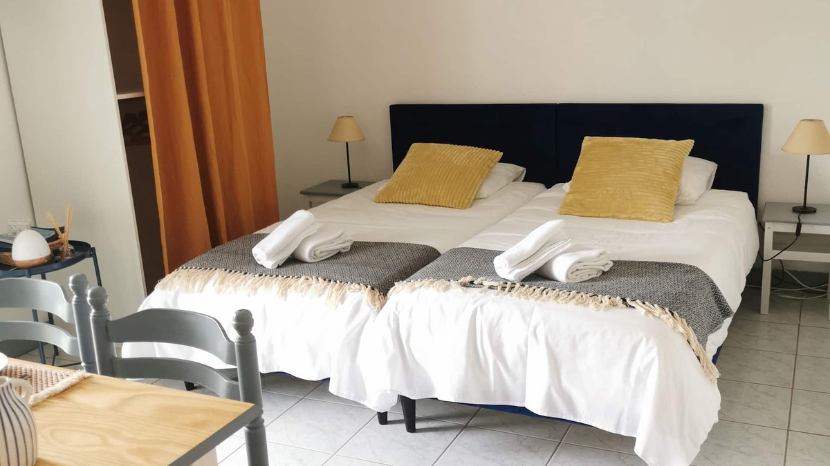 Chaille-les-Marais Apartment | Fauvette, Gîte 2 Personnes Avec Piscine Chauffée, Sud Vendée Littoral