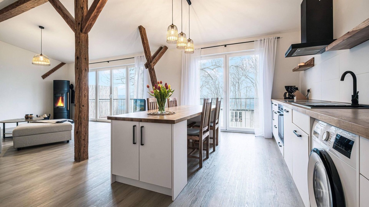 Steinbergkirche Apartment | Favorite place by the sea - east barn on Mühlendamm with sea view, stove and sauna