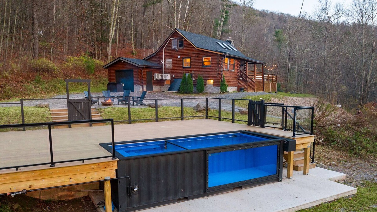 Phoenicia House | Fawn Hill Cabin: Cozy Log Cabin in Phoenicia w/Year-Round Swim Spa