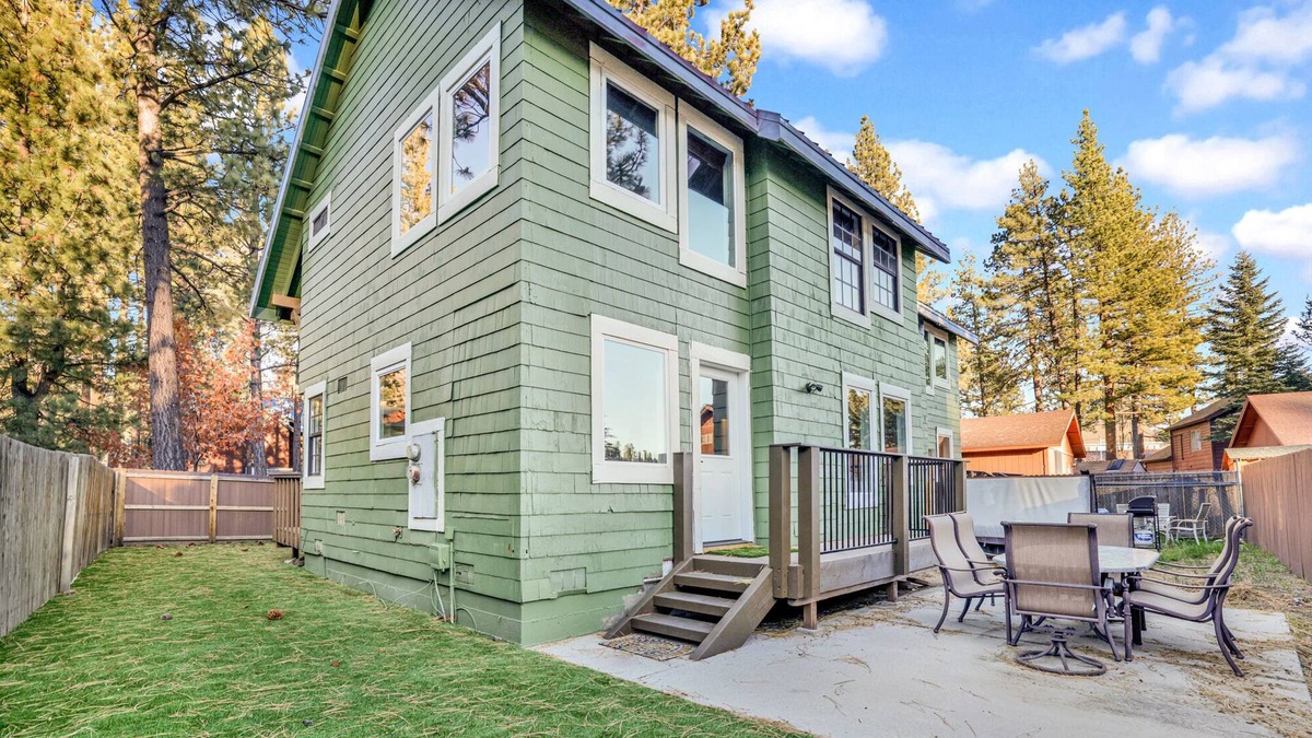 Fawnskin Cabin | Fawnskin Group Duplex Chalet- Hot Tub- Games-